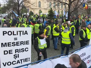 Polițiștii protestează în fața Guvernului și Parlamentului de la ora 10.00. Vor salarii mai mari/FOTO: tomisnews.ro