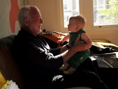 David Gilmour împreună cu nepotul său/ Foto: Motherjones.com