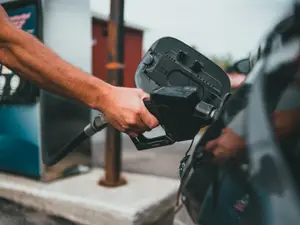 Cum se aplică suprataxă pe profit pentru firmele de petrol  - Foto: Pexels