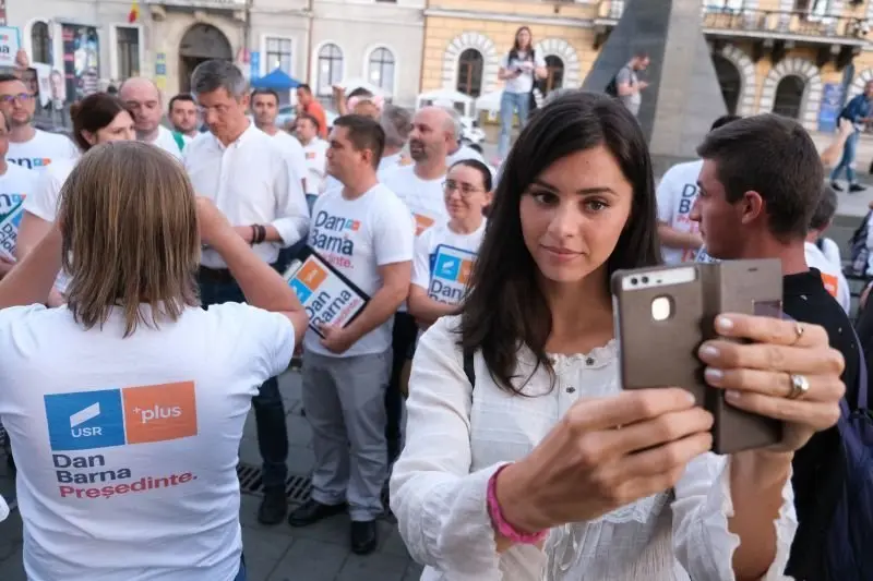 Dan Barna a reușit să strângă cele 200.000 de semnături pentru candidatura la Președinție. Foto Inquam Photos/Raul Stef