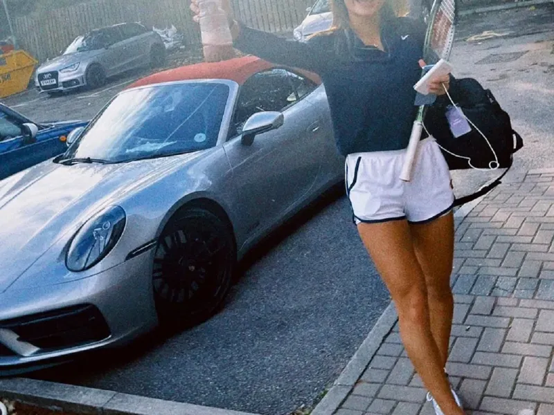 Emma Răducanu a rămas fără Porsche-ul de 150.000 €. Merge cu o Dacia veche. Ce s-a întâmplat? - Foto: thesun.co.uk