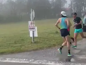 Guillaume de Lustrac, maratonistul pe dos - Foto: captură video Twitter/ France Bleu Drôme Ardèche