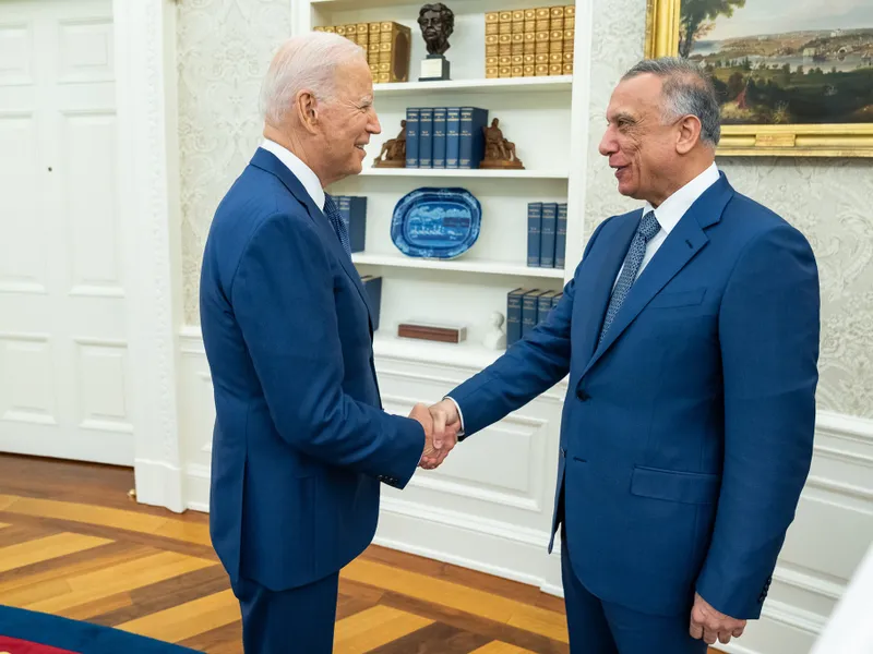 Americanii se retrag și din Irak. Parțial. În imagine, președintele SUA, Joe Biden, și premierul irakian, Mustafa Al-Kadhimi/FOTO: Facebook/The White House