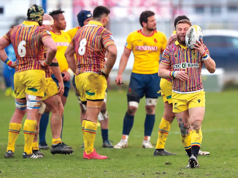 Florin Surugiu, (cu mingea în mână)va juca încă o dată împotriva Argentinei, la fel ca Mihai Macovei - Foto: INQUAM PHOTOS/ Ștefan Constantin