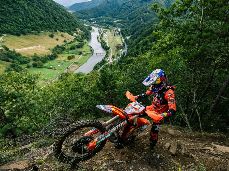 Record de concurenți, la Romaniacs 2024, cel mai dificil raliu hard enduro din lume. Când e startul - Foto: Red Bull Content Pool