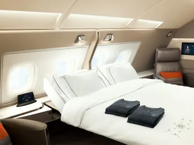 Un nou nivel de răsfăț în aer: apartamentul First-Class, cu pat dublu, pentru cupluri. / Foto: Singapore Airlines