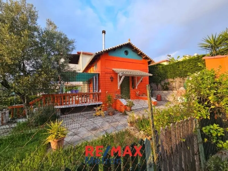 E mai ieftin să stai în chirie în Halkidiki, aproape de mare, decât într-un apartament în București - Foto: remax.gr