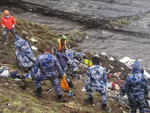 Nepal a recuperat 21 de cadavre de la locul accidentului aviatic/foto: anadolu