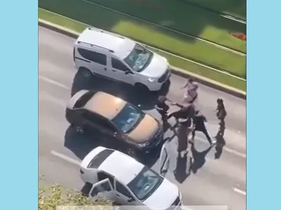 Golful devine sportul preferat al interlopilor: Încă o bătaie cu crose în trafic, în București Foto: captură Facebook/Europol