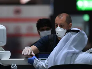 Pasager, la controlul pașapoartelor în Dubai / Foto: gulfnews.com