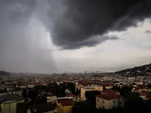 România, între caniculă și furtuni, ploi torențiale și grindină în 19 județe. Zonele afectate - Foto: Profimedia images - Caracter ilustrativ