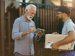 Veste pentru pensionari. Pensia vine la timp în aprilie doar dacă guvernul plătește 70.00.000 lei - Foto: Freepik