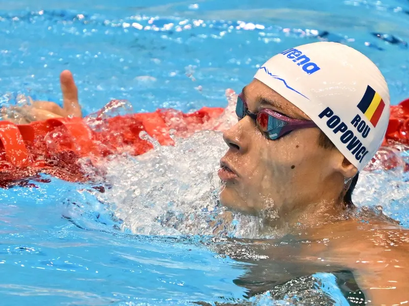 David Popovici s-a calificat în finala probei de 100 m liber. Își va apăra titlul mondial la Fukuoka - Foto: Profimedia Images