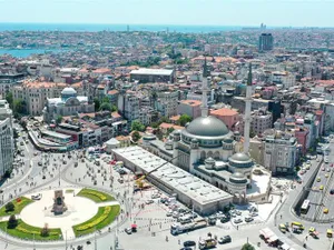 Erdogan a inaugurat o moschee în piaţa Taksim din Istanbul, locul emblematic al protestelor. / Foto: hurriyetdailynews.com