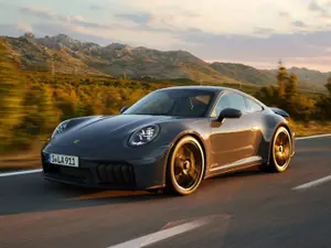 Legendarul Porsche 911 nu a scăpat de electrificare. T-Hybrid de 541 de cai, de la 178.000 € - Foto: Porsche