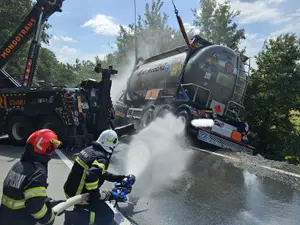 Circulația pe DN7, unde o cisternă cu gaz lichefiat s-a răsturnat, a fost reluată după 18 ore - Foto: IGSU