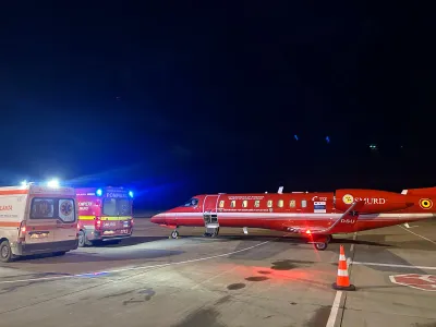 Două fetiţe din judeţul Botoşani au fost trnsferat cu avionul SMURD în capitală, după o explozie Foto: IGAV