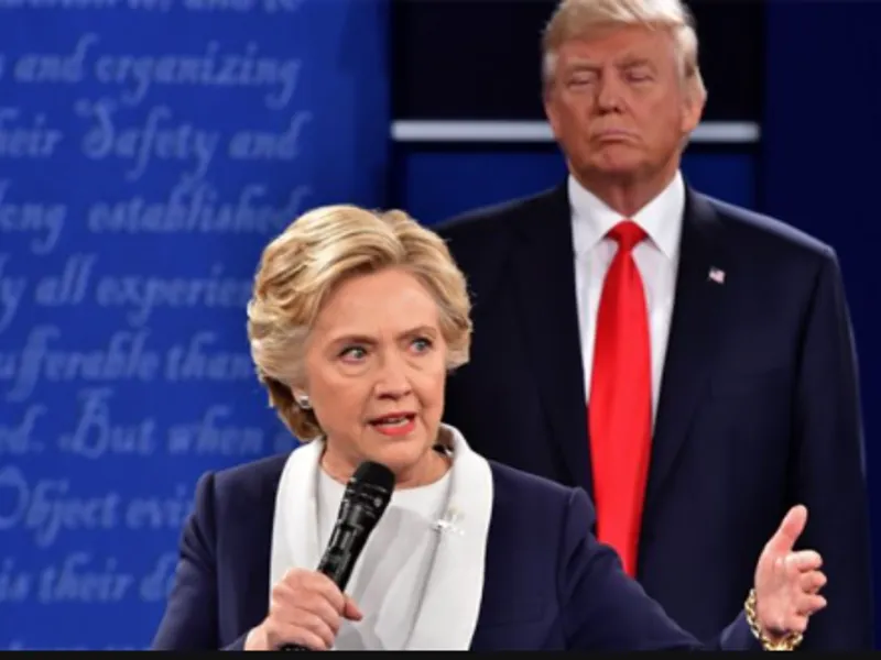 Hillary Clinton și Donald Trump, în dezbaterea prezidențială din 2016/ FOTO: BBC