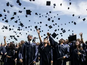 Doar un șef de promoție din colegiile unui oraș din România vrea să studieze în străinătate - Foto: Ziarul de Iași