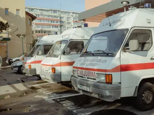 Ambulanțele vechi de la Spitalul pentru copiii „Grigore Alexandrescu”. Foto Salvați Copiii