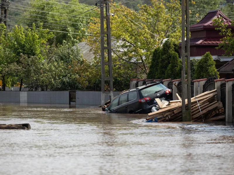 Puhoaiele au măturat totul în cale Foto: Facebook/ Marcel Ciolacu