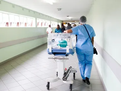 Aproape 100 de copii infectați cu COVID-19 sunt în acest moment internați în spital/FOTO: Unsplash