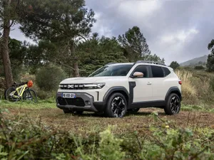 PREMIERĂ O mașină făcută în România, Dacia Duster, printre finalistele „Mașina Anului 2025” - Foto: Dacia