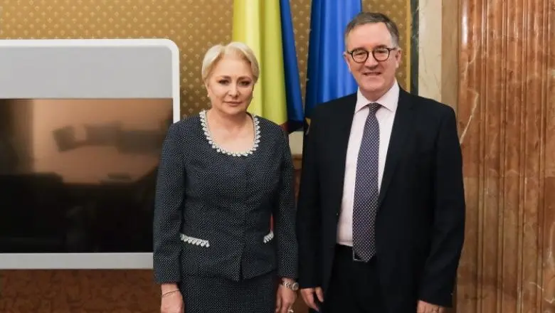 Premierul Viorica Dăncilă alături de ambasadorul britanic la Bucureşti, Andrew Noble/Foto: Digi24