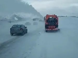 Ultilajele de deszăpezire intervin în Suceava și Gorj. Ce a anunțat CNAIR Foto: NEWS.RO (captura video)