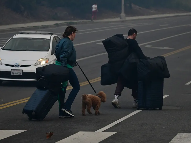 Evacuare de urgență, ghid esențial. Ce să iei cu tine: listă obiecte vitale pentru situații critice!: FOTO - Profimedia(imagine cu rol ilustrativ)