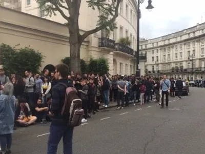 Români încercând să voteze la Londra/FOTO: g4media.ro