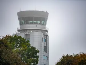 Incendiu de proporții la al doilea cel mai mare aeroport din Polonia. Traficul aerian a fost închis - FOTO: Twitter/LoveKraków.pl