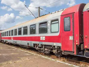 Un tren a plecat fără călători din Gara de Nord . Pasagerii așteptau la alt peron