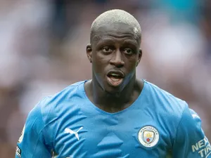 Fotbalistul Benjamin Mendy, acuzat de 7 violuri şi o agresiune sexuală, eliberat pe cauţiune. / Foto: skysports.com