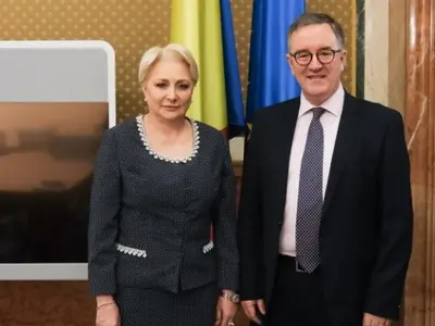 Premierul Viorica Dăncilă alături de ambasadorul britanic la Bucureşti, Andrew Noble/Foto: Digi24