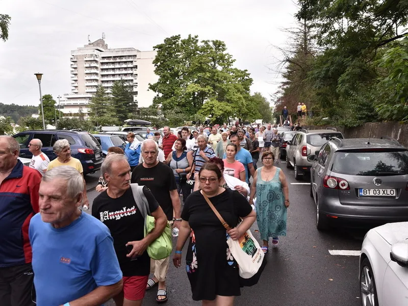 Un hotel de 2* din Băile Felix, în flăcări. Aproape 600 de turiști evacuați, 14 victime - Foto: ISU Bihor