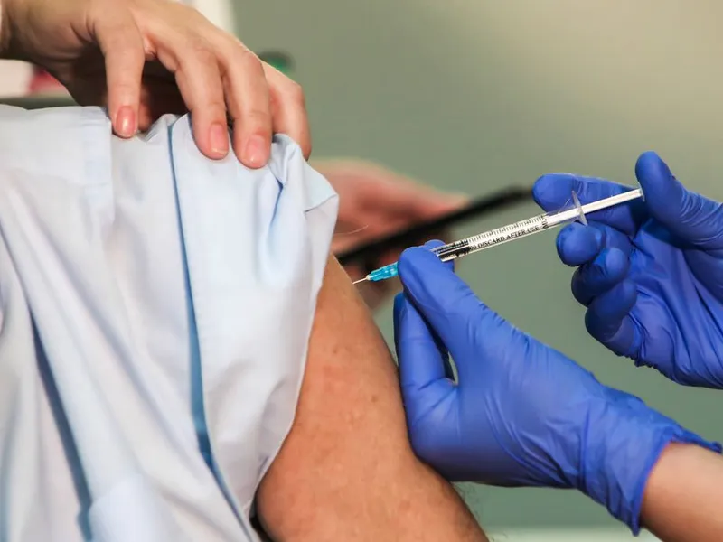 Vaccinare anti-COVID/FOTO: Getty