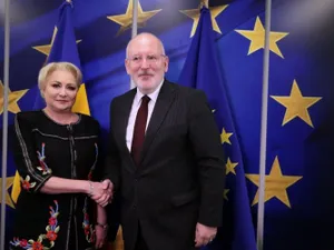 Viorica Dăncilă și Frans Timmermans Foto: Guv.ro