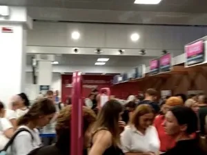 Sute de ieșeni au rămas blocați pe aeroportul din Milano după ce Wizz Air a anulat brusc zborul/FOTO: ziaruldeiasi.ro