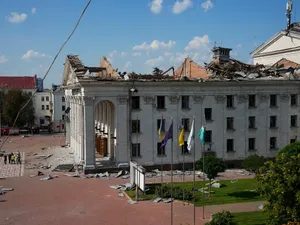 Teatrul regional Taras Shevchenko, avariat de bombardamentul rusesc din Cernihiv - Foto: Profimedia Images