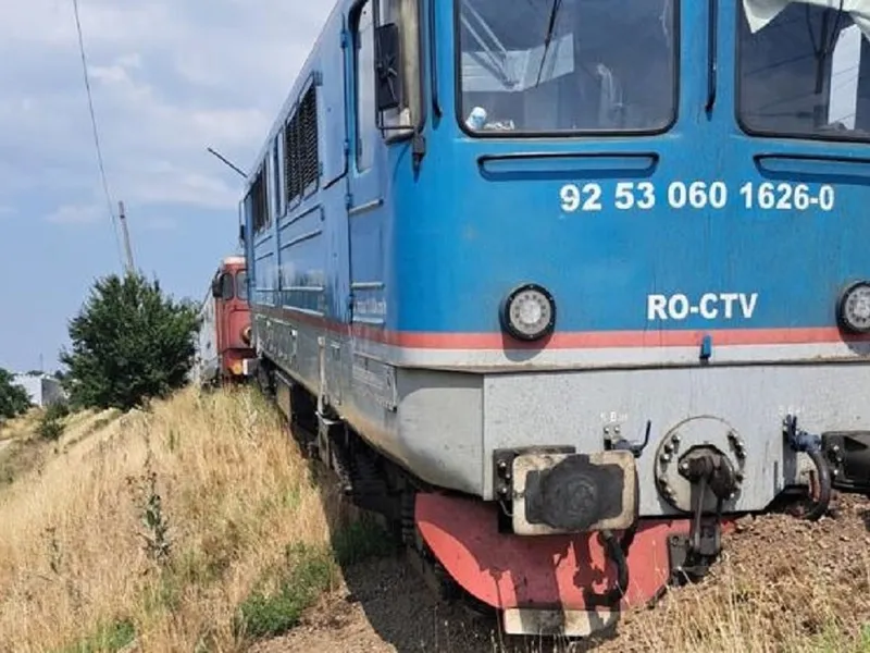 Locomotiva a deraiat în urma impactului Foto: Clubferoviar.ro