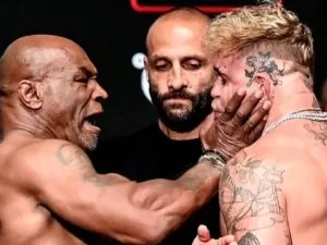 Mike Tyson și-a pierdut cumpătul și l-a plesnit peste față pe Jake Paul când au ajuns față în față | VIDEO