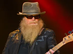 Basistul ZZ Top, Dusty Hill, a murit la 72 de ani. Era în trupă de 51 de ani/FOTO: news.sky.com