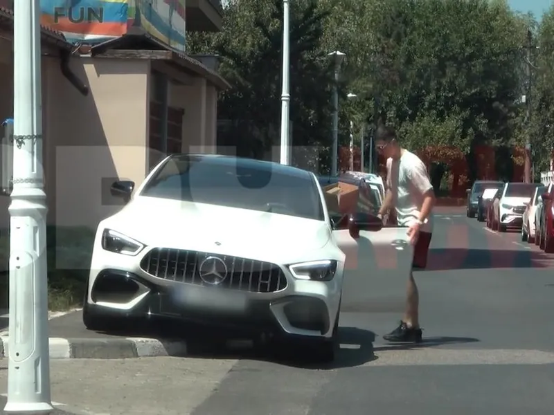 Fotbalistul Florin Gardoș are Mercedes de 250.000 €. Întoarce în intersecție, ocupă trotuarul - Foto: captură video/spynews.ro