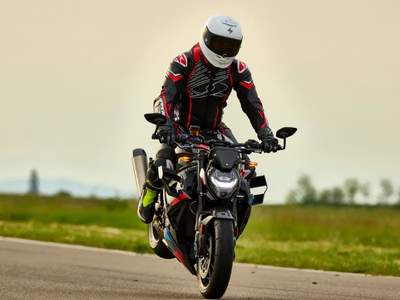 Prima motocicletă, mică și ușoară sau mare și puternică? Ce spun specialiștii: Poți să scapi viu - Foto: Facebook/RIDER Academy - Imagine cu rol ilustrativ