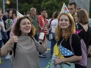 Sărbătoare în Piața Victoriei, după condamnarea lui Liviu Dragnea. FOTO: Inquam Photos