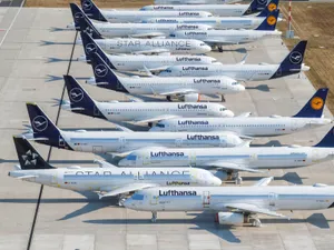 Lufthansa, cea mai mare companie aeriană europeană, anulează 10% din zboruri din cauza Omicron. / Foto: aerotime.aero