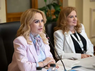 Gabriela Firea: „Aproape 1.000 de copii s-au născut până acum, în programele de susținere FIV” - Foto: Facebook / Gabriela Firea