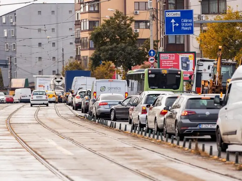 Autoritățile se plâng că în România sunt prea multe mașini, realitatea e alta. Media UE e dublă - Foto: INQUAM PHOTOS/Cosmin Enache - Rol ilustrativ