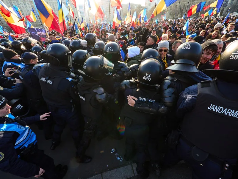 Șase dosare penale și 17 amenzi după mitingul pro-Georgescu din Piața Victoriei. Acuzații grave - Foto: Profimedia Images (rol ilustrativ)